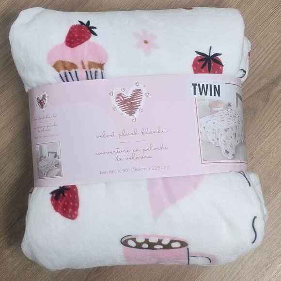 NWT Velvet Plush Blanket - Twin - Picture 1 of 7